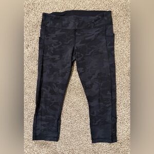 Lululemon Pace Rival Crop *22" camo size 12